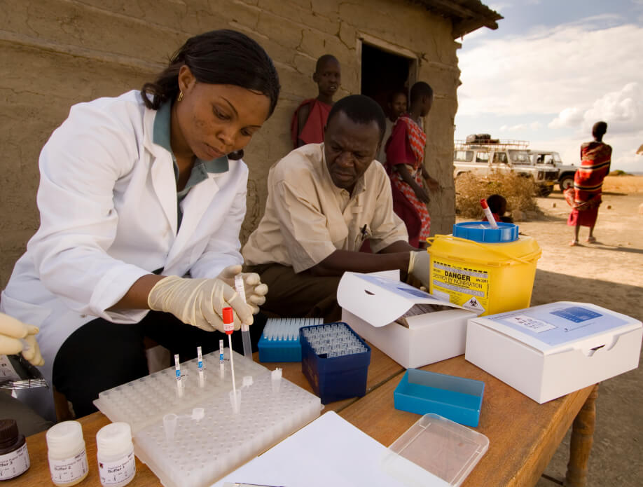 Two doctors analysing samples.